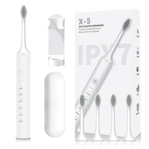 Escova de Dentes Elétrica Tem o Nível de Resistência à Água IPX7, um Temporizador Embutido de 2 minutos e 6 Modos Opcionais, Totalizando 18 Níveis. Inclui 4 Cerdas de Escova de Dentes e um Suporte