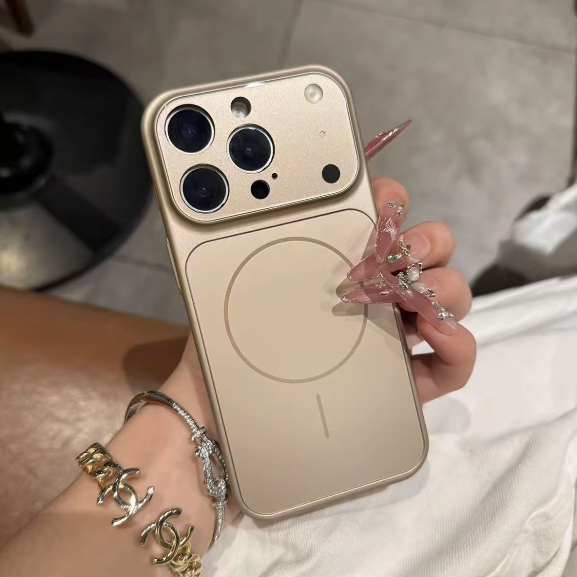 Instantly Transform into a 17-Inch Large-Screen Corning Glass Case Suitable for iPhone 17, Full-Cover Magnetic Apple 16 Anti-Drop Hard Case - Imagem 7